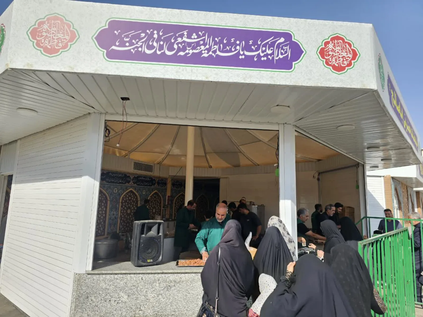 خادمی در چایخانه