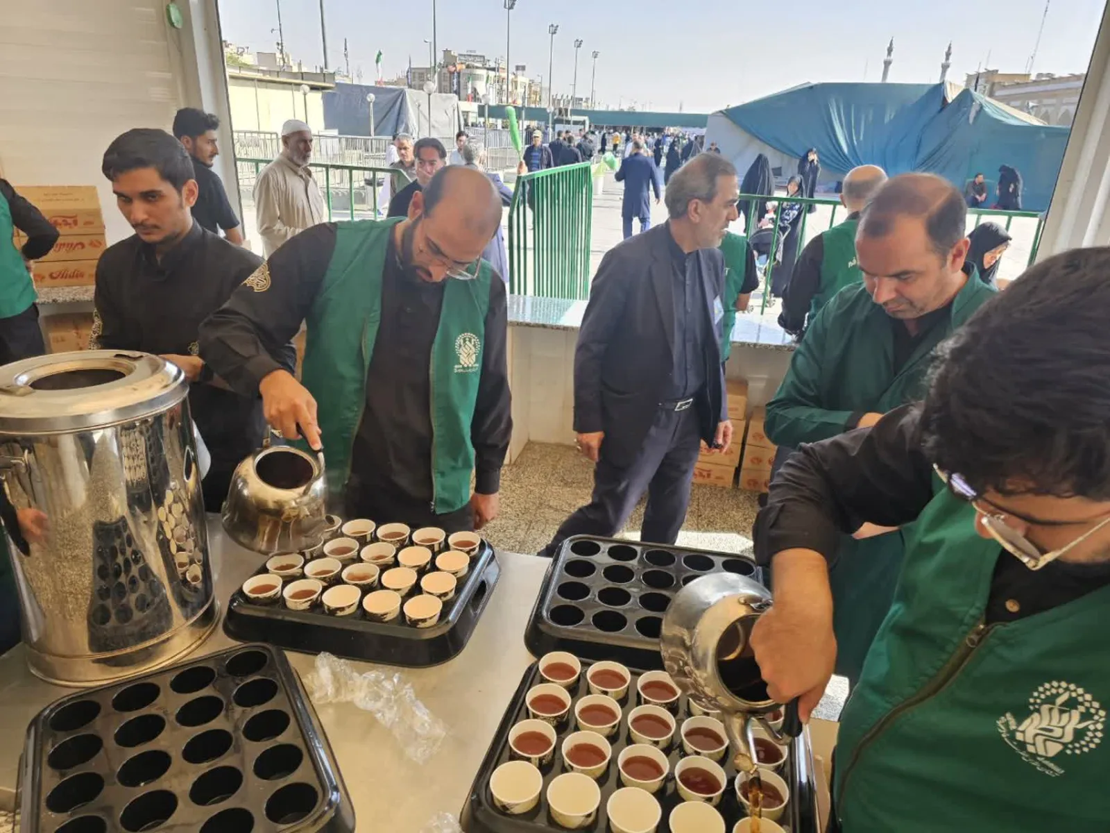 خادمی در چایخانه