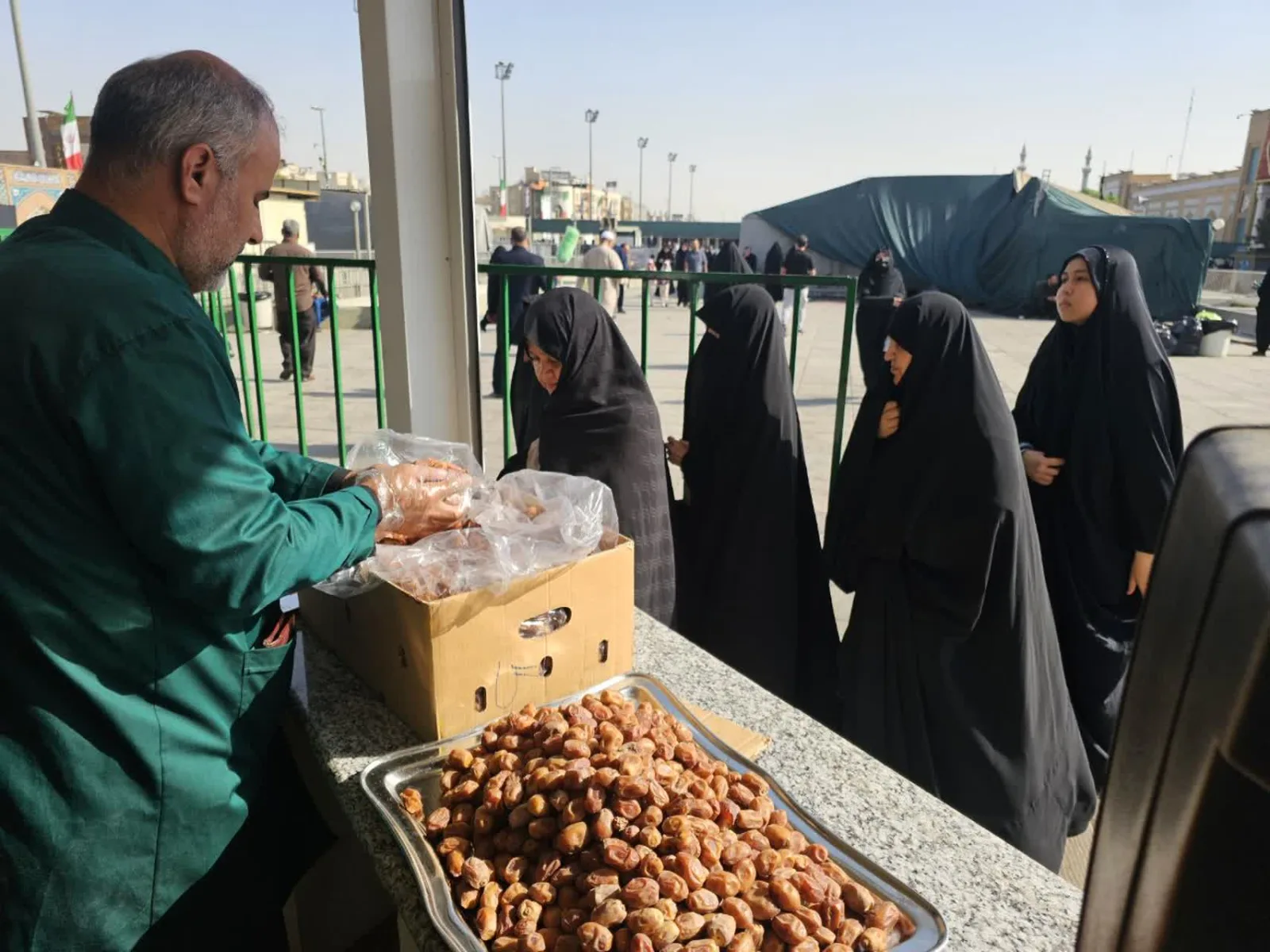 خادمی در چایخانه