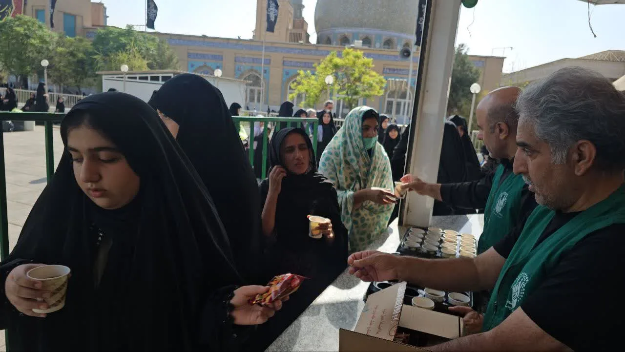 خادمی در چایخانه