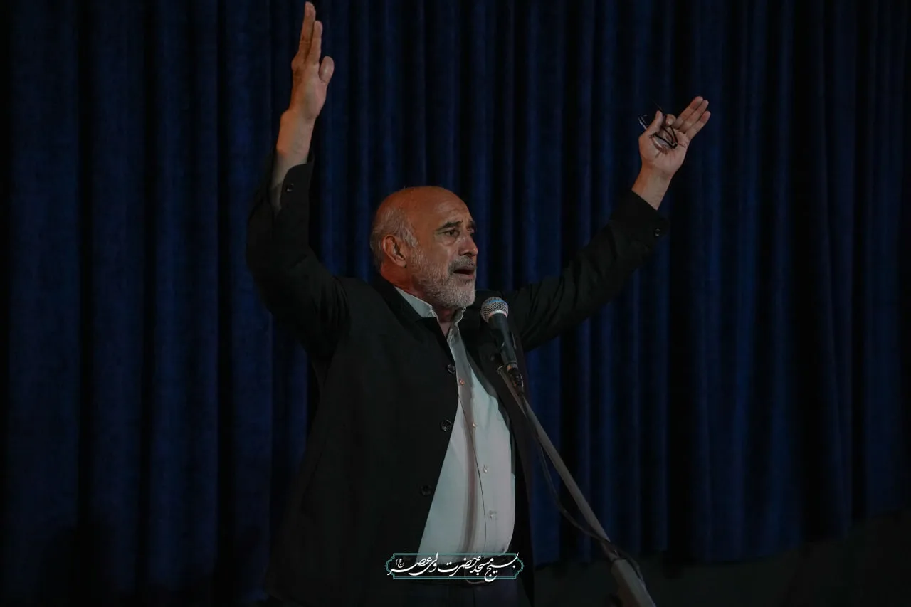 🔷 اینجا هزاران حنجره با یک صدا، از عشق و آرمان خویش سخن گفتند.