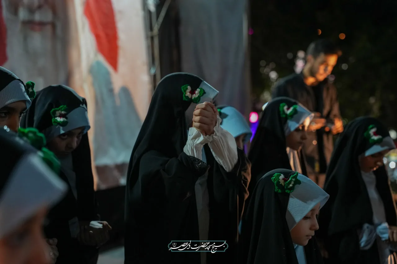 🔷 اینجا هزاران حنجره با یک صدا، از عشق و آرمان خویش سخن گفتند.