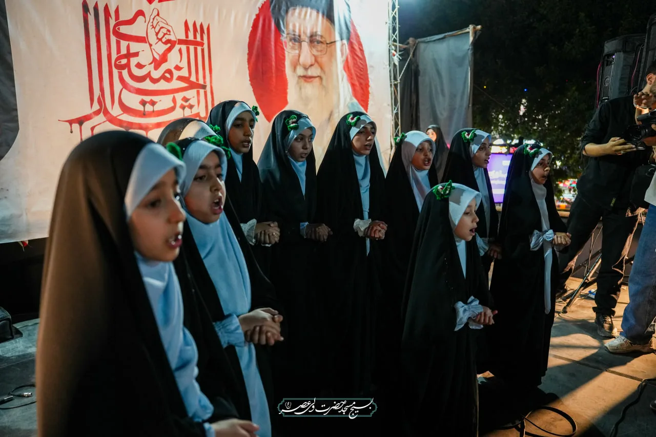 🔷 اینجا هزاران حنجره با یک صدا، از عشق و آرمان خویش سخن گفتند.