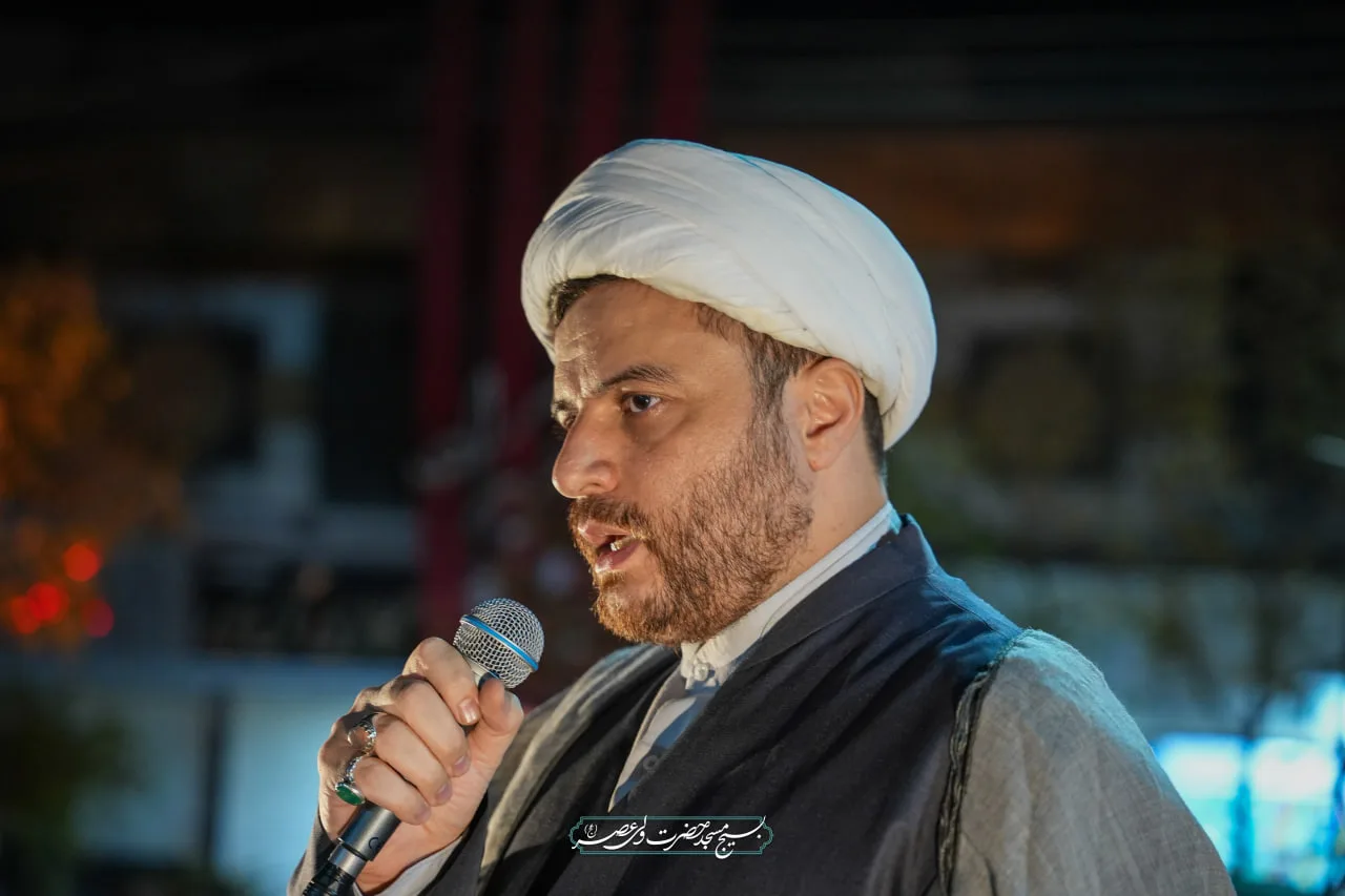 🔶 آنگاه که دست‌ها در هم گره می‌خورند، هیچ طوفانی توان گسستن آن‌ها را ندارد.