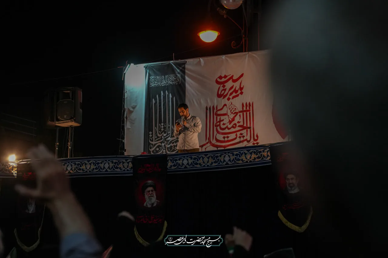 🔶 آنگاه که دست‌ها در هم گره می‌خورند، هیچ طوفانی توان گسستن آن‌ها را ندارد.