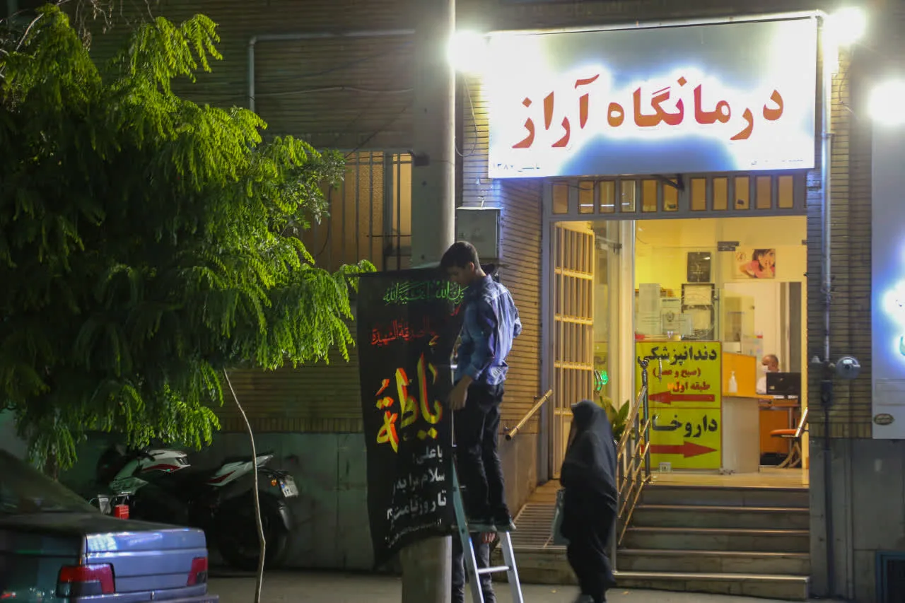 🏴نصب کتیبه های عزای حضرت مادر