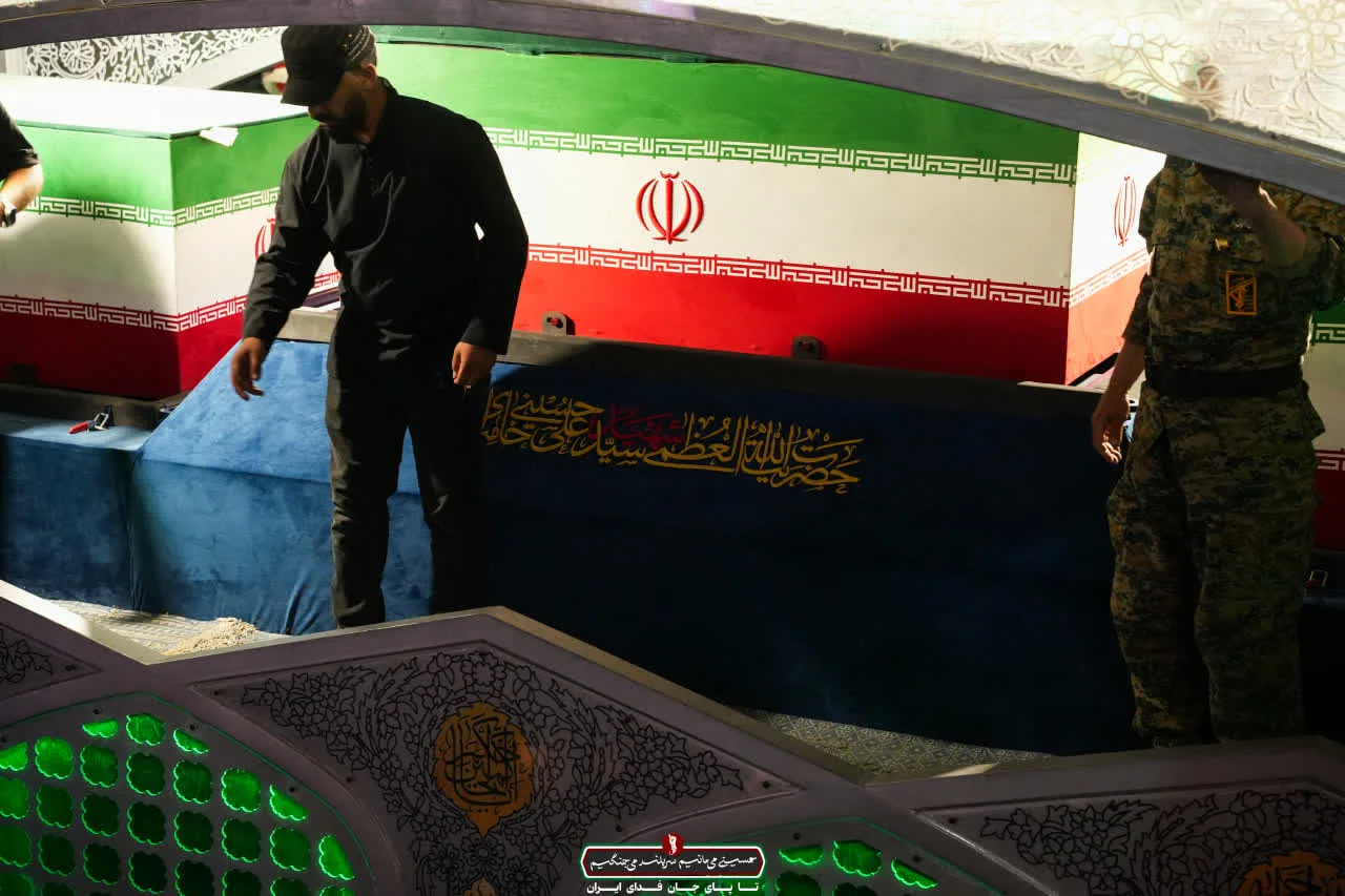 تابوت مطهر حضرت آیت الله سید علی حسینی خامنه ای