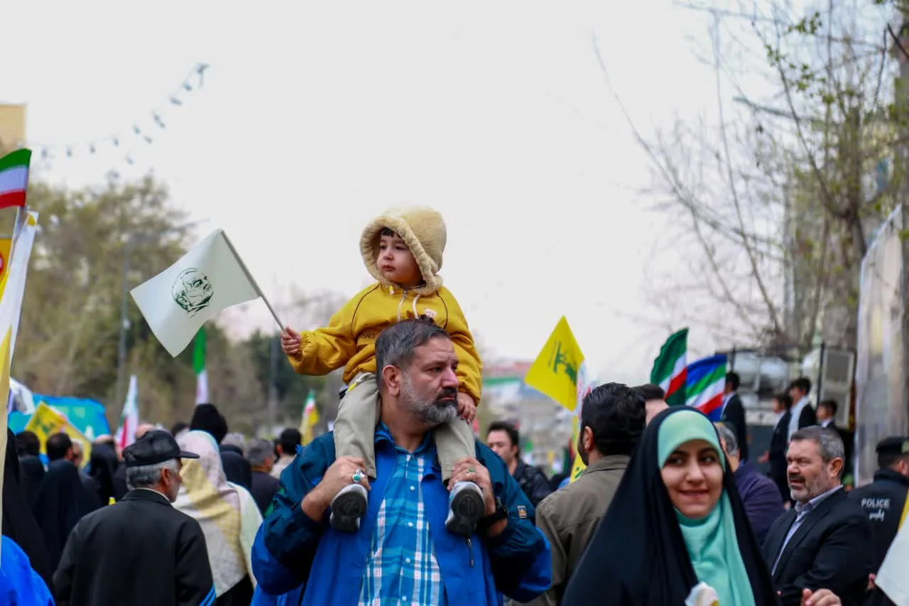 🔻روزقدس روزی است که با ابتکار هوشمندانه امام خمینی همچون حلقه‌ی وصلی برای هم‌صدایی مسلمانان درباره‌ی قدس شریف و فلسطین مظلوم تعیین شد.