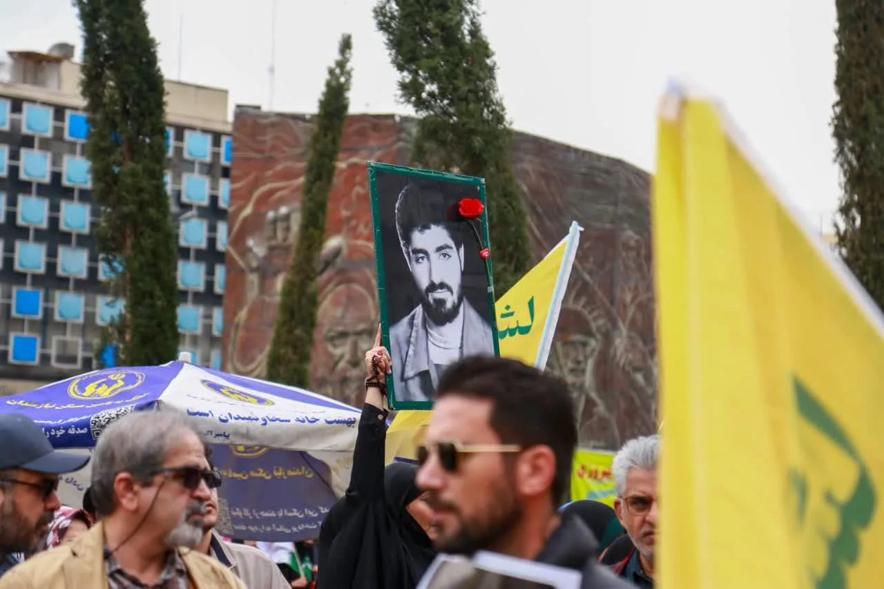 🔻روزقدس روزی است که با ابتکار هوشمندانه امام خمینی همچون حلقه‌ی وصلی برای هم‌صدایی مسلمانان درباره‌ی قدس شریف و فلسطین مظلوم تعیین شد.