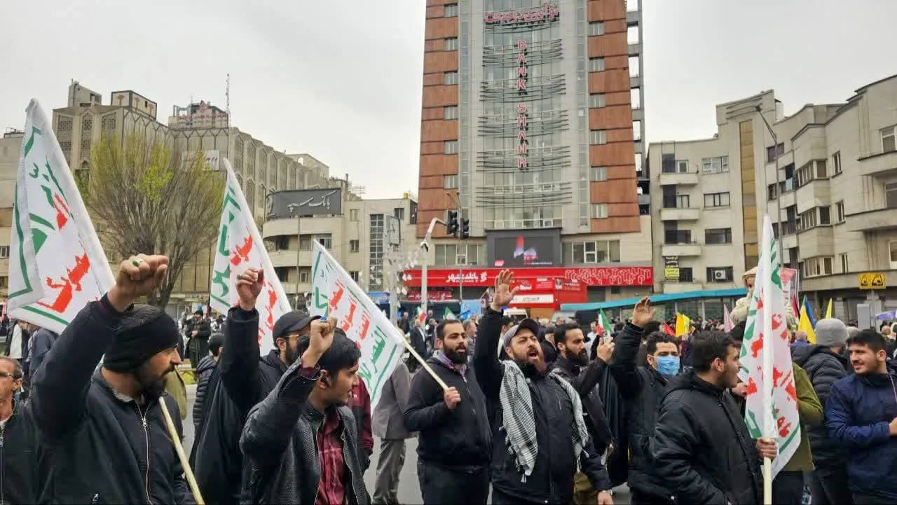 🔻روزقدس روزی است که با ابتکار هوشمندانه امام خمینی همچون حلقه‌ی وصلی برای هم‌صدایی مسلمانان درباره‌ی قدس شریف و فلسطین مظلوم تعیین شد.