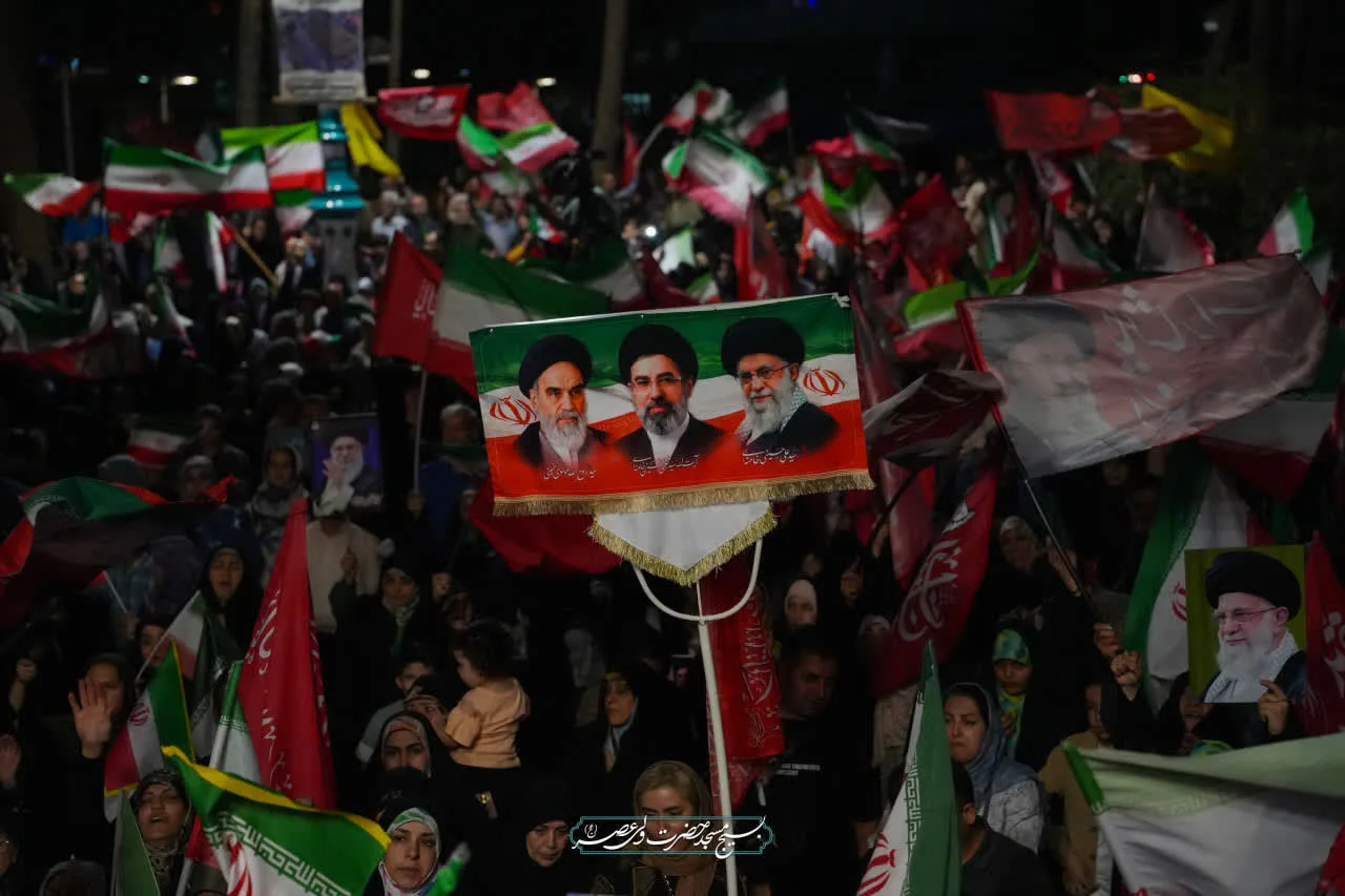 امروز خیابان‌ها شاهد حضور مردمی هستند که ایستادگی را معنا کردند.