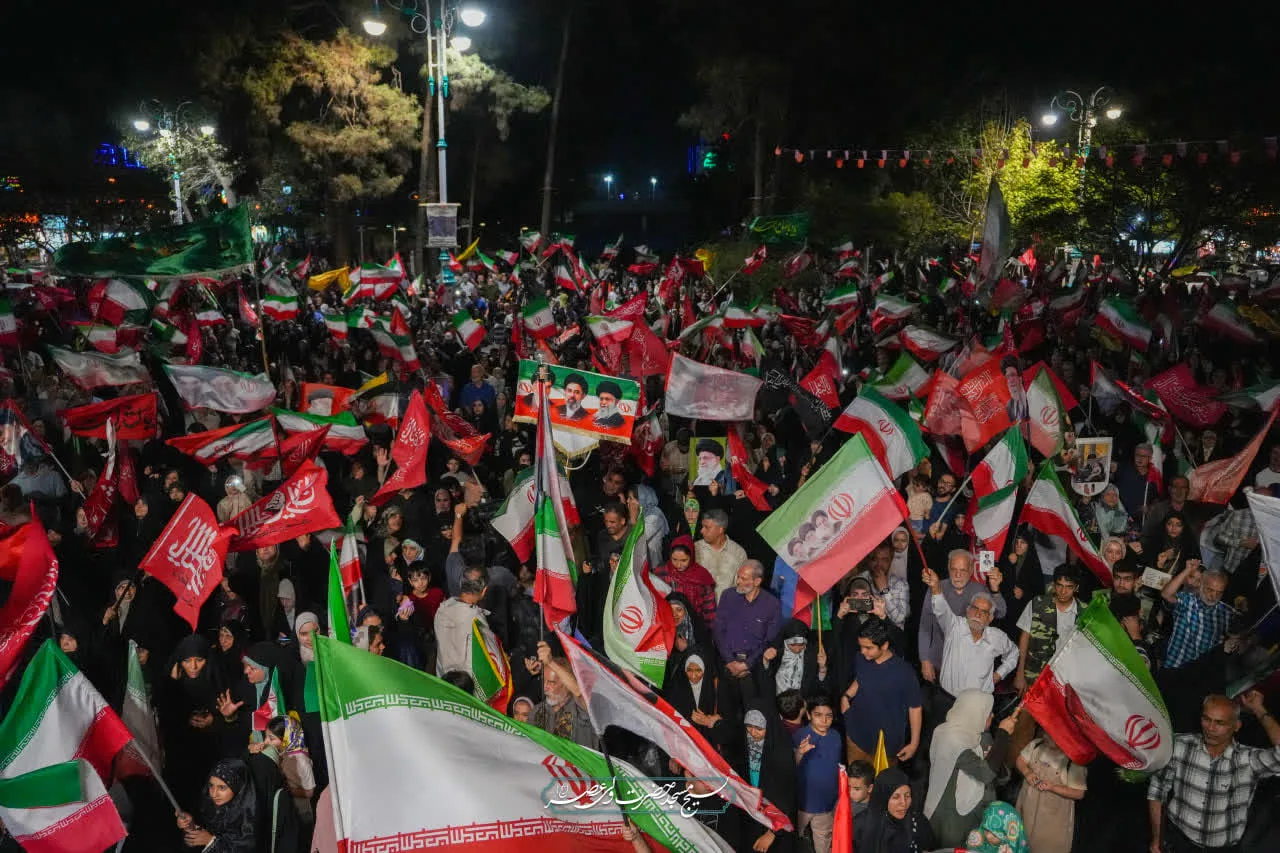 امروز خیابان‌ها شاهد حضور مردمی هستند که ایستادگی را معنا کردند.