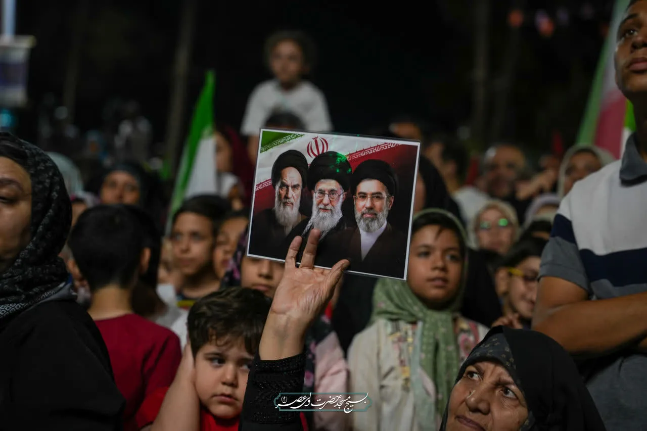 امروز خیابان‌ها شاهد حضور مردمی هستند که ایستادگی را معنا کردند.