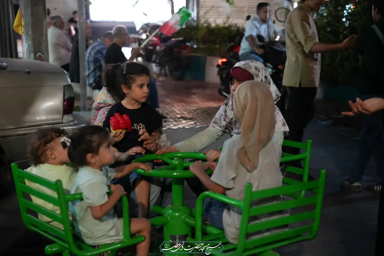 ما بادست های گره کرده می گویم  الله اکبر✊