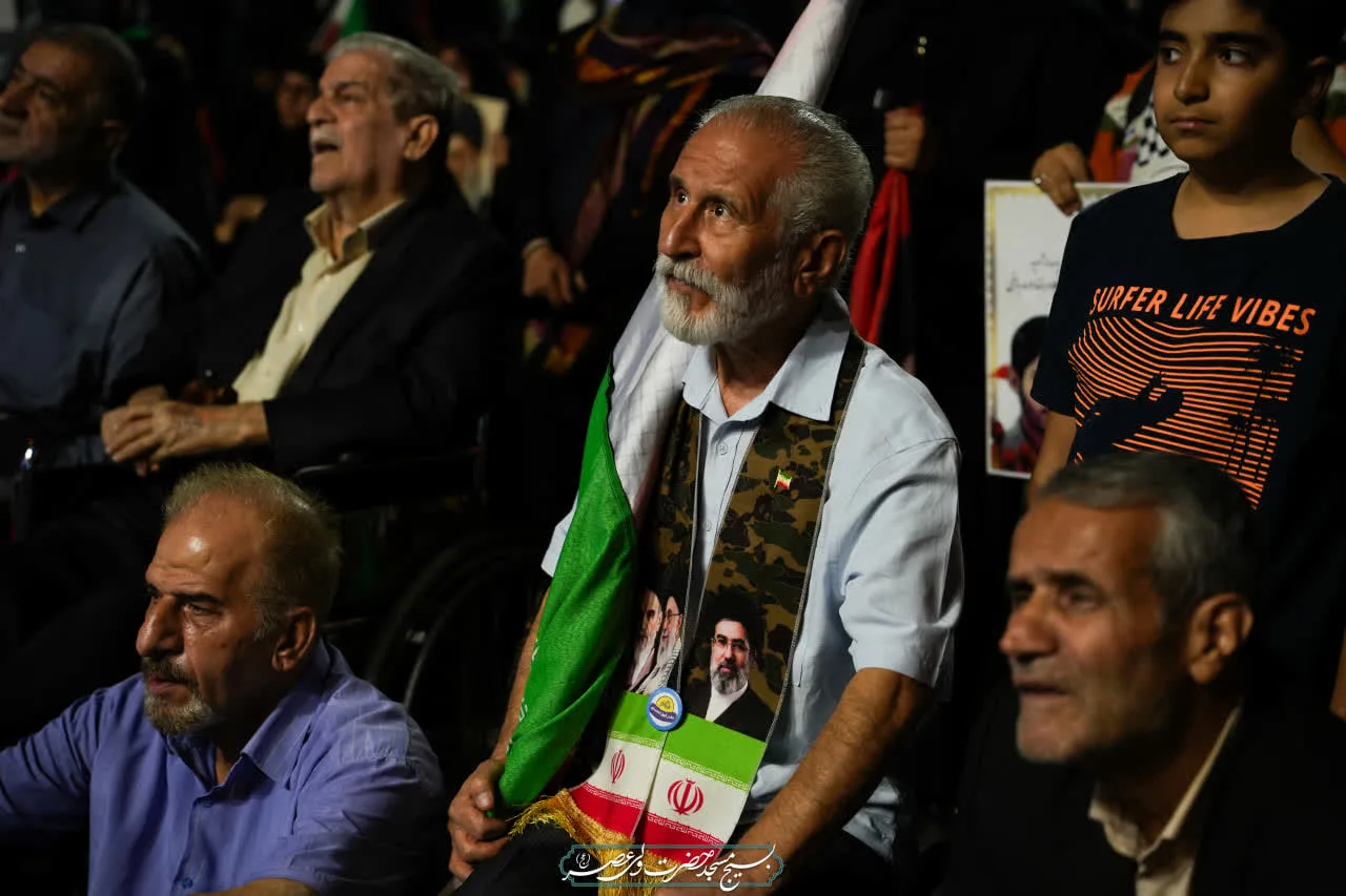 ما بادست های گره کرده می گویم  الله اکبر✊