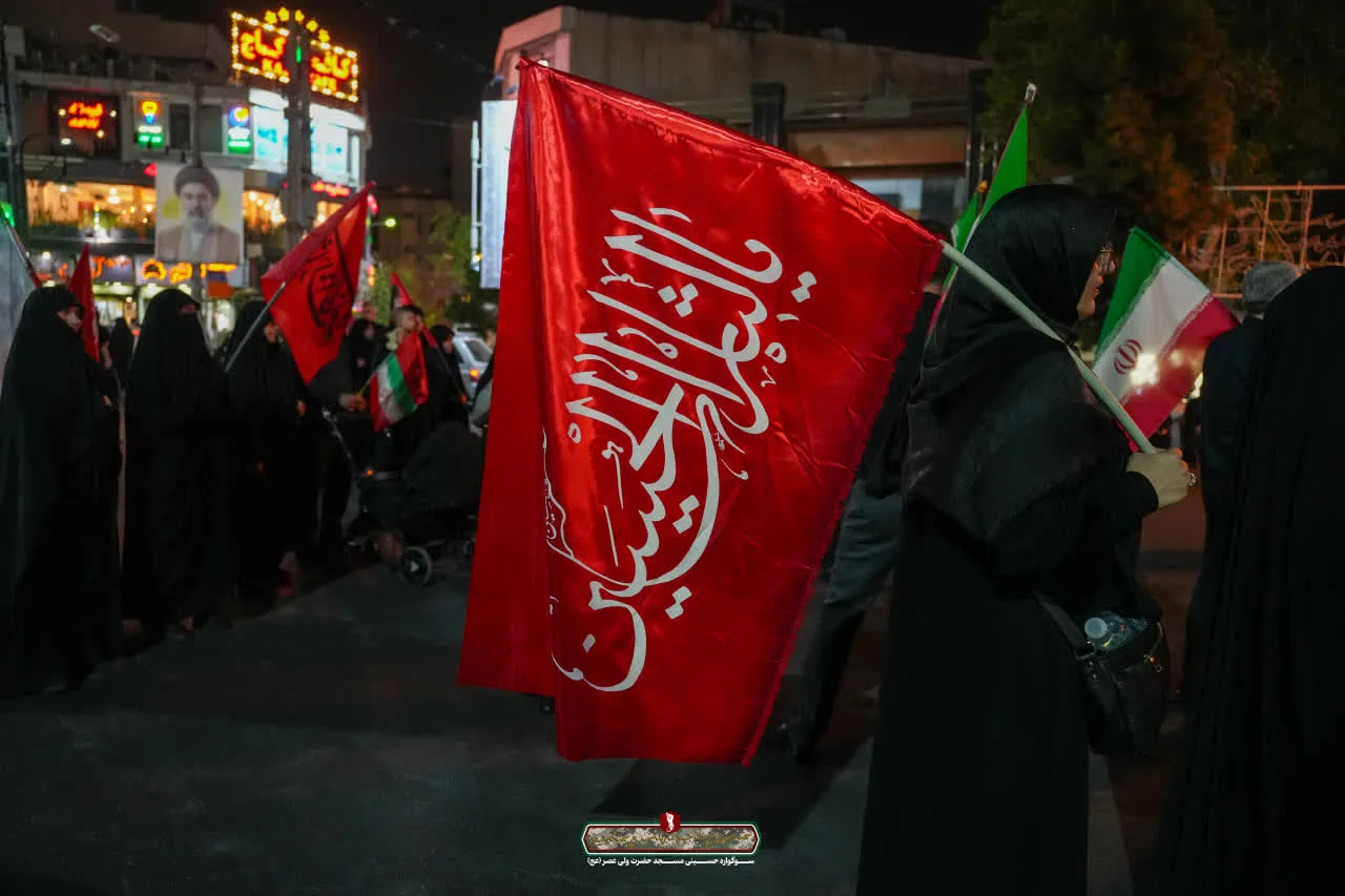 این وطن ایران است که  به امام زمان خودش اقتدا کرده