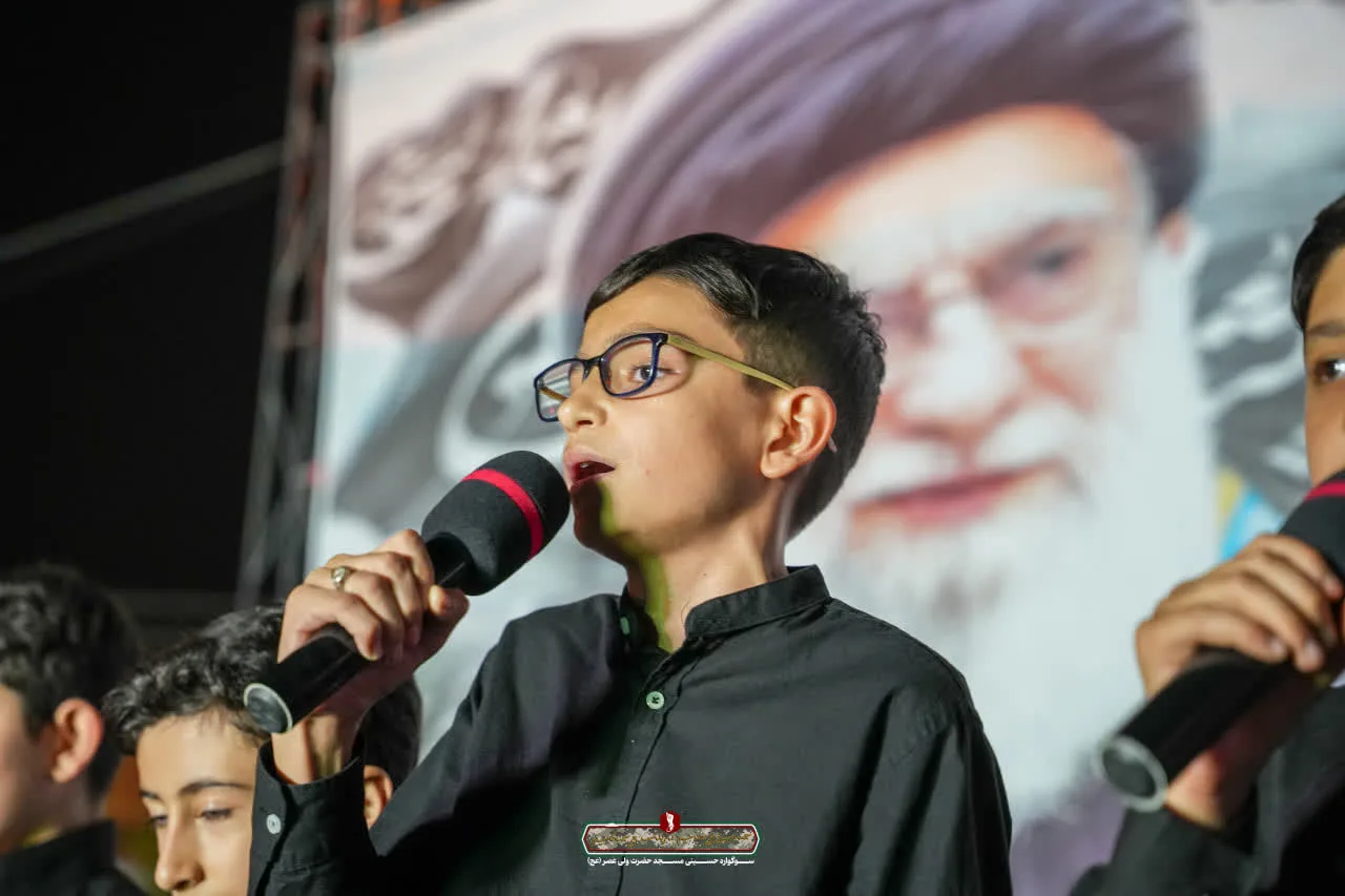 این وطن ایران است که  به امام زمان خودش اقتدا کرده